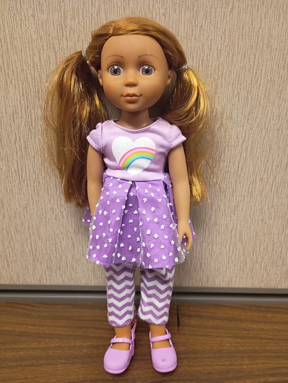 Battat Glitter Girls doll see mark on shoe